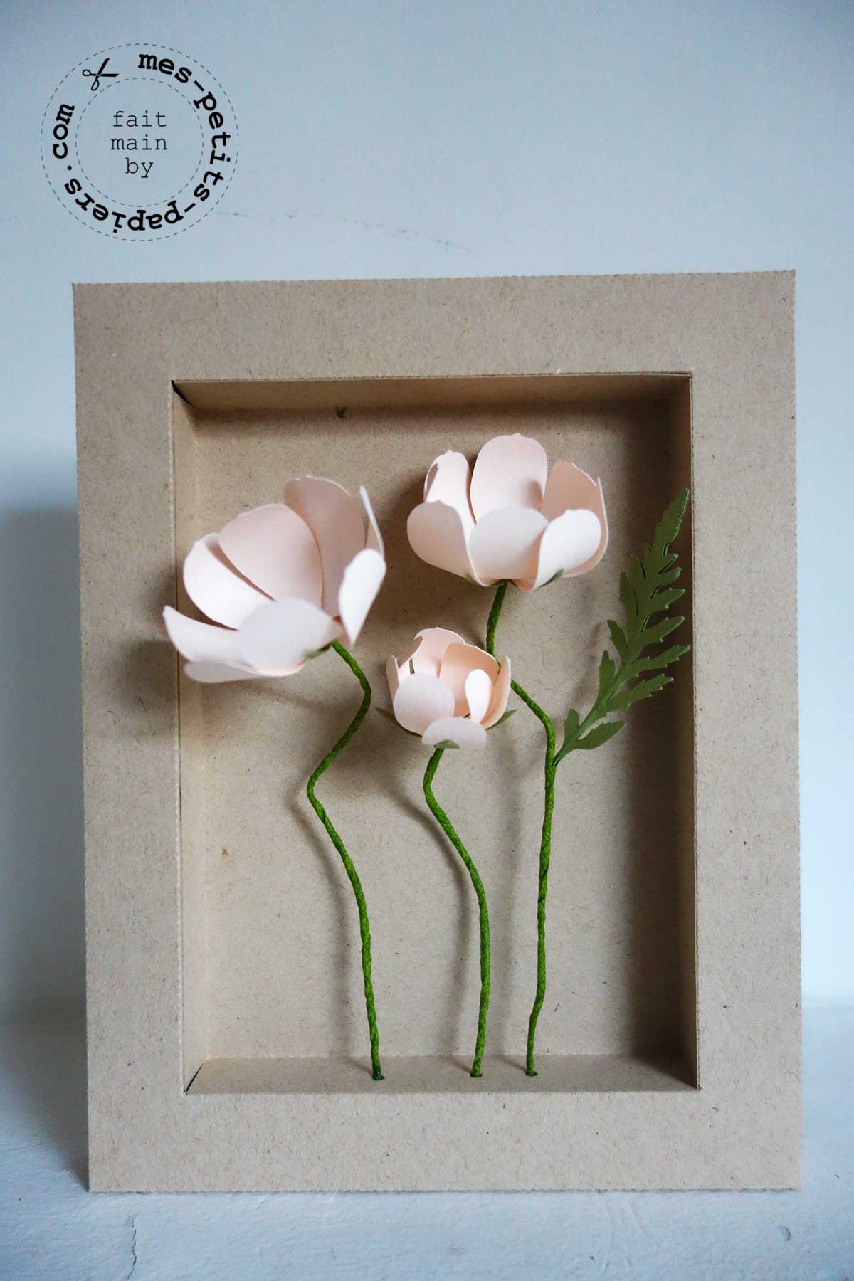 Cadre fleurs en papier