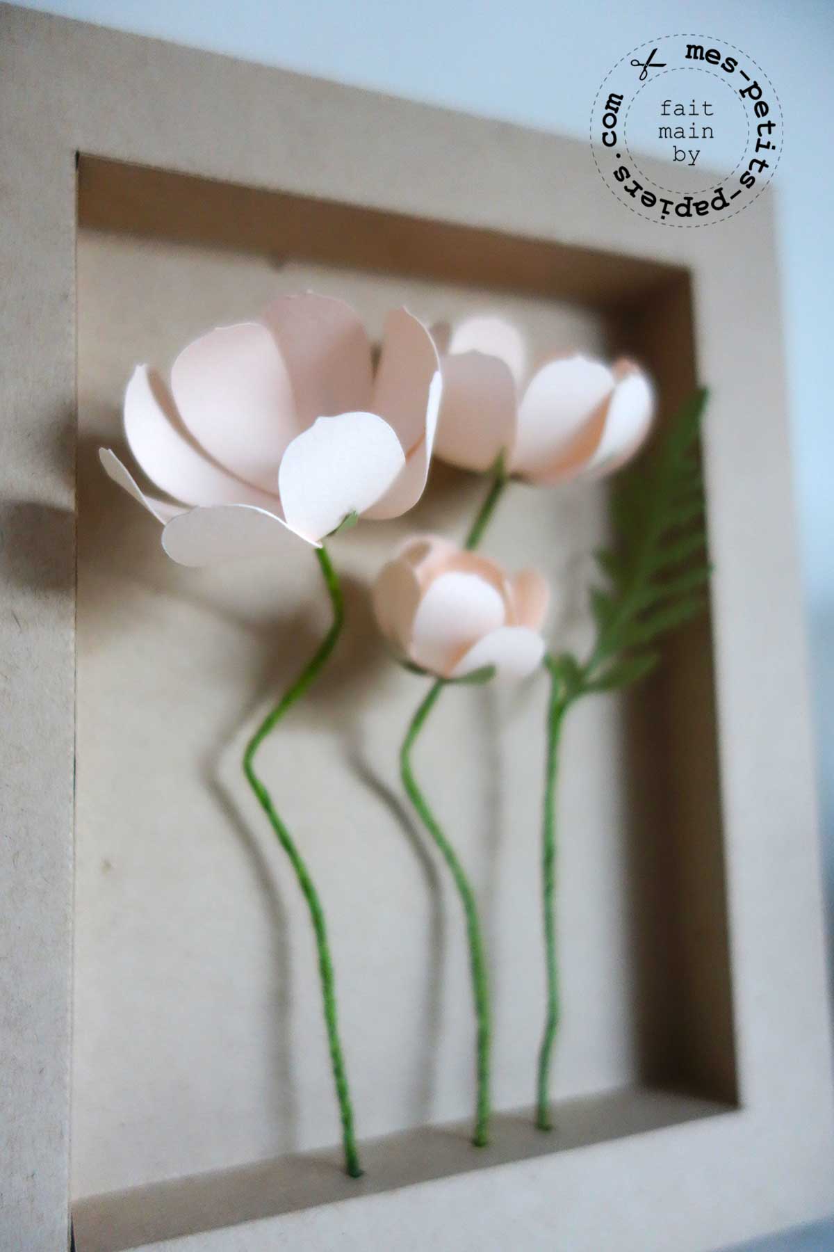Cadre fleurs en papier