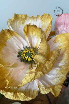 Fleurs en papier crépon créées par mes-petits-papiers.com, Caroline Houël